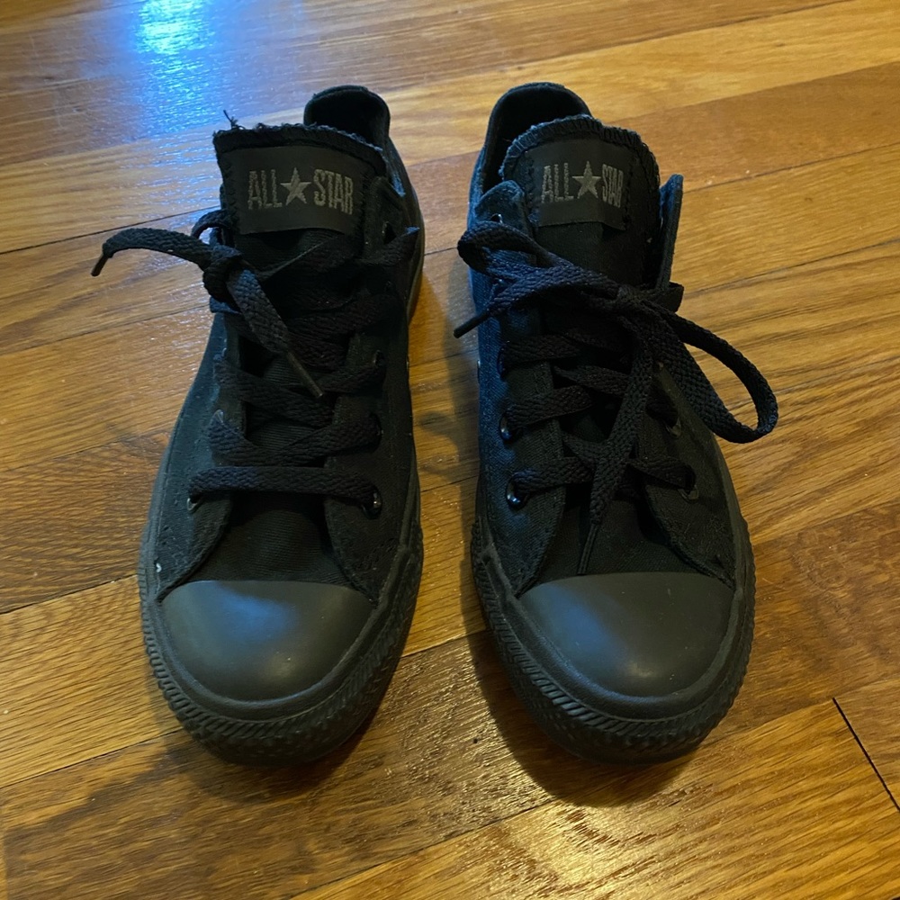Black Converse all star sneakers